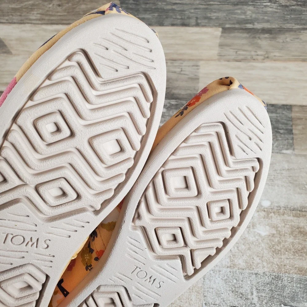 Toms Alpargata Shoes Womens Sz 7 Apricot Floral Horses Print Canvas Slip On